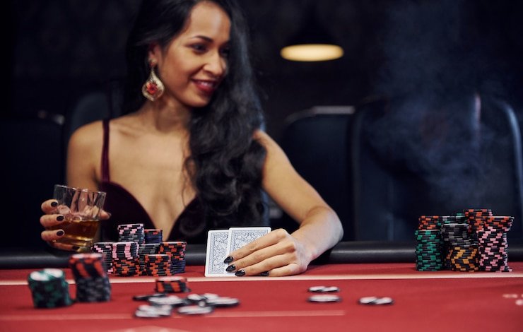 Tampilan permainan Lightning Dice di platform rajaku4d dengan dealer profesional dan tiga dadu